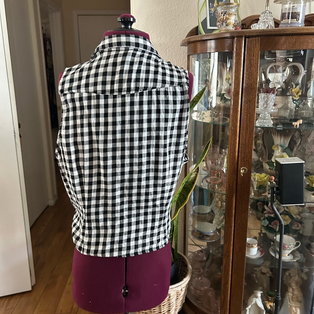 Divided Black & White Sleeveless Top - Picture 3 of 4